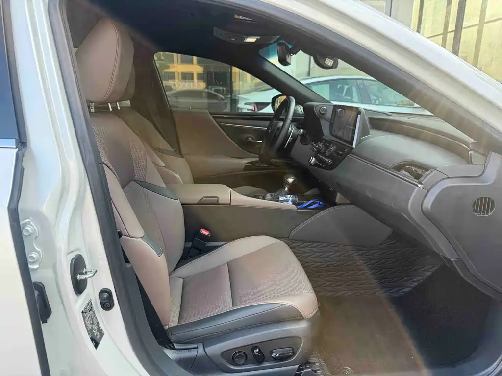 Lexus ES — миниатюра 6