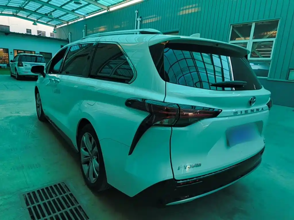 Toyota Sienna — миниатюра 5