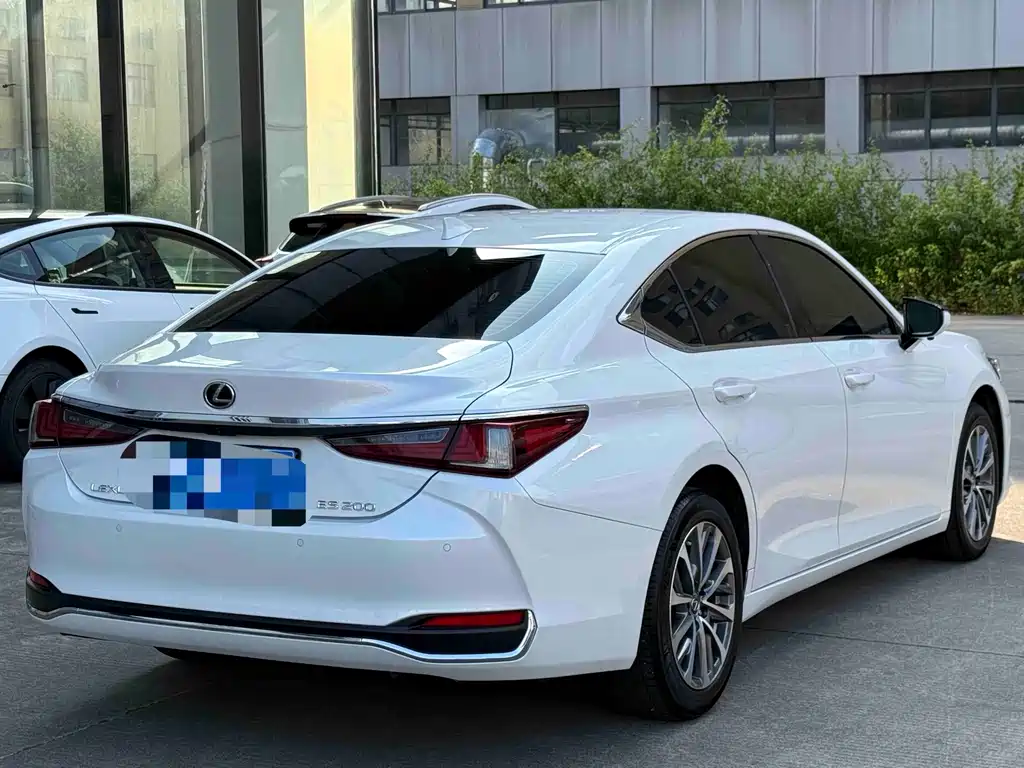 Lexus ES — миниатюра 8
