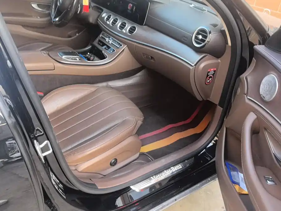 Mercedes-Benz E-Class — миниатюра 8