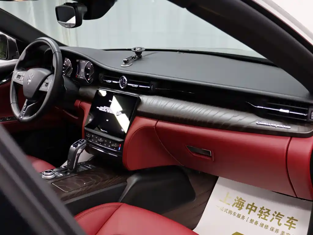 Maserati Quattroporte — миниатюра 24