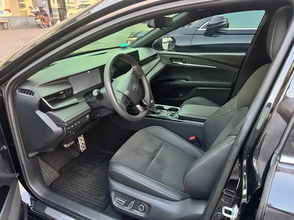 Toyota Camry — миниатюра 4