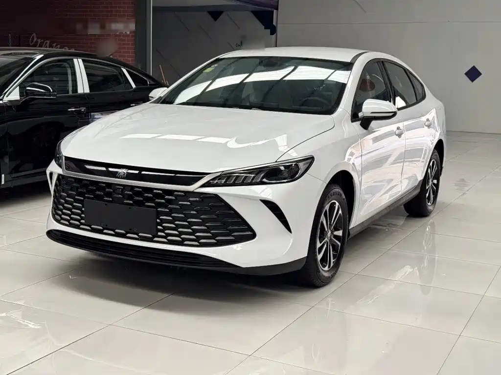 BYD Qin Plus PLUS 2025 DM-i Smart Drive 128KM