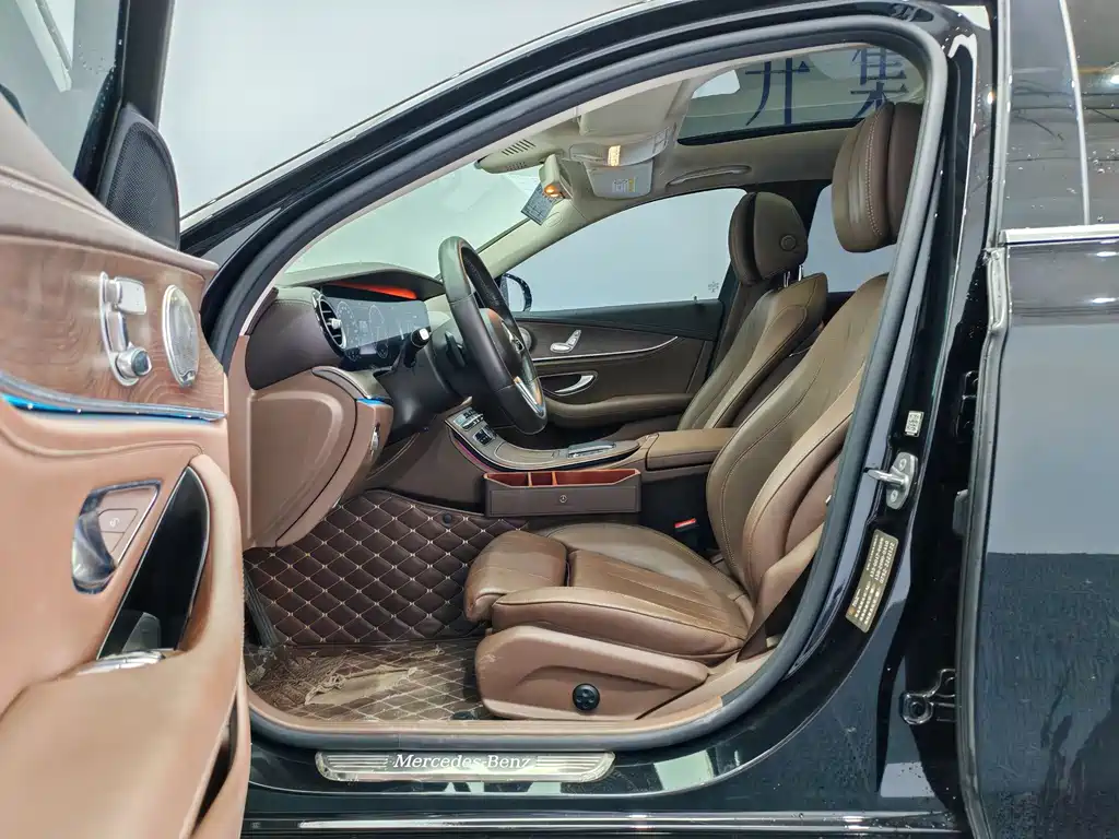 Mercedes-Benz E-Class — миниатюра 11