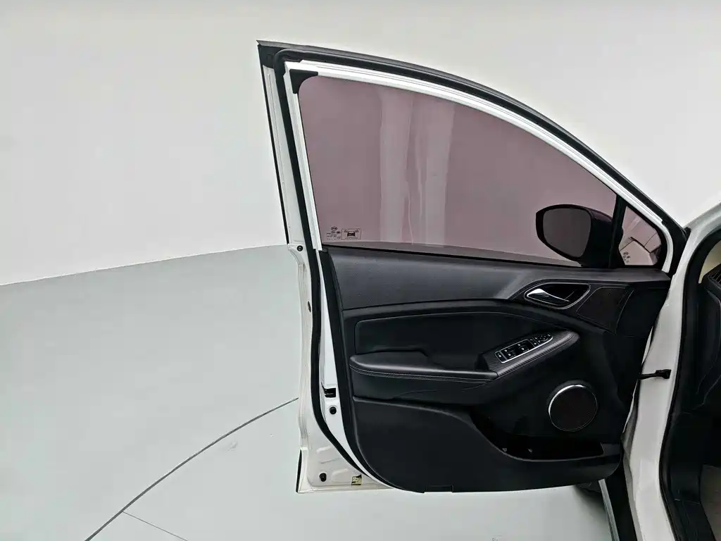 BYD Yuan EV — миниатюра 9