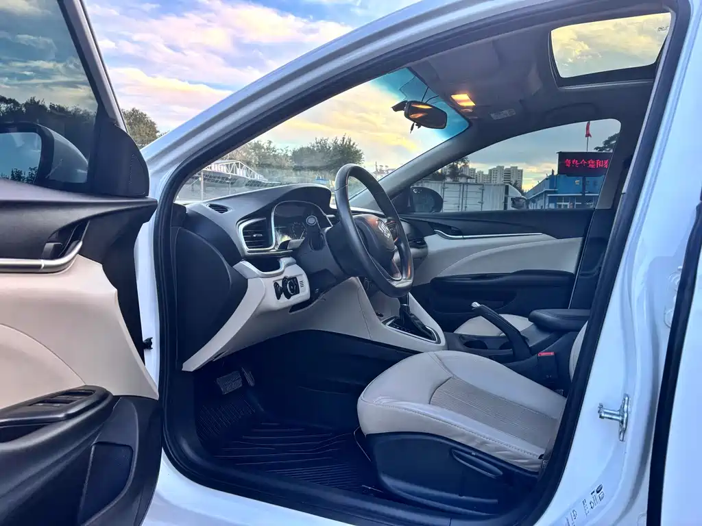 Buick Excelle — миниатюра 7