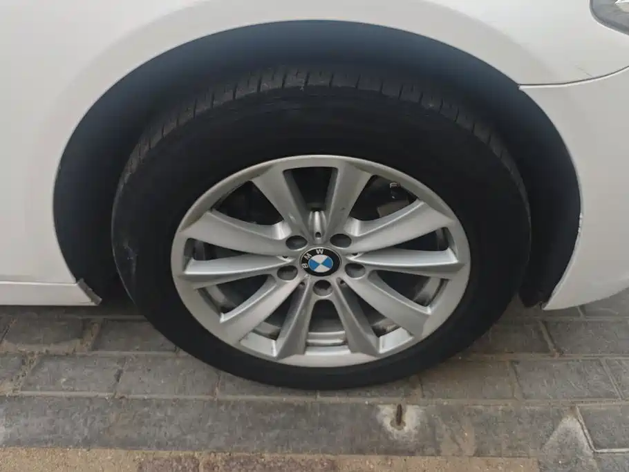 BMW 5 Series — миниатюра 6