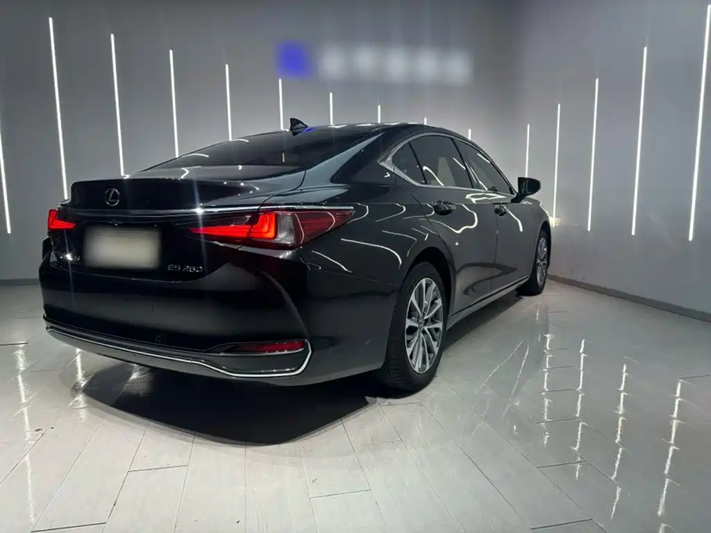 Lexus ES — миниатюра 11