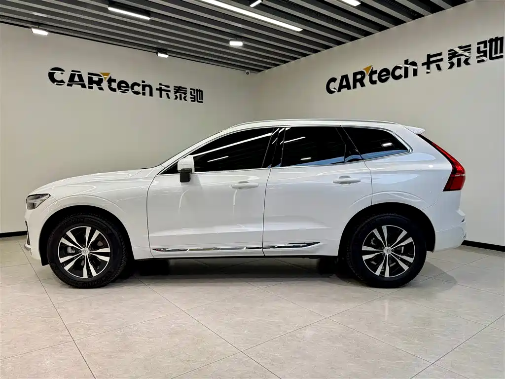 Volvo XC60 2025 B5 Luxury