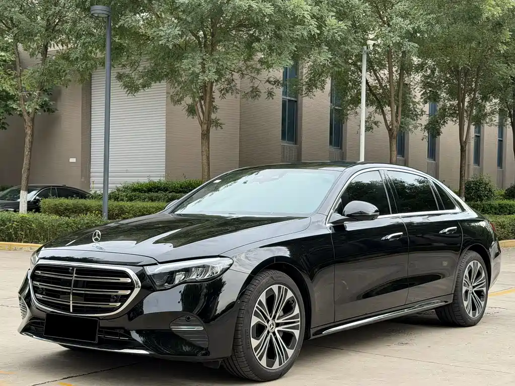 Mercedes-Benz E-Class — миниатюра 2