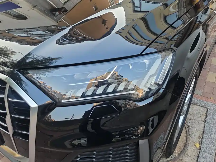 Audi Q7 — миниатюра 5