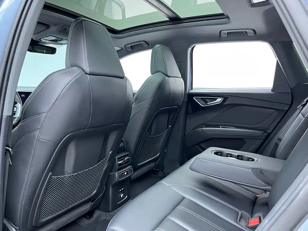 Audi Q4 e-tron — миниатюра 8
