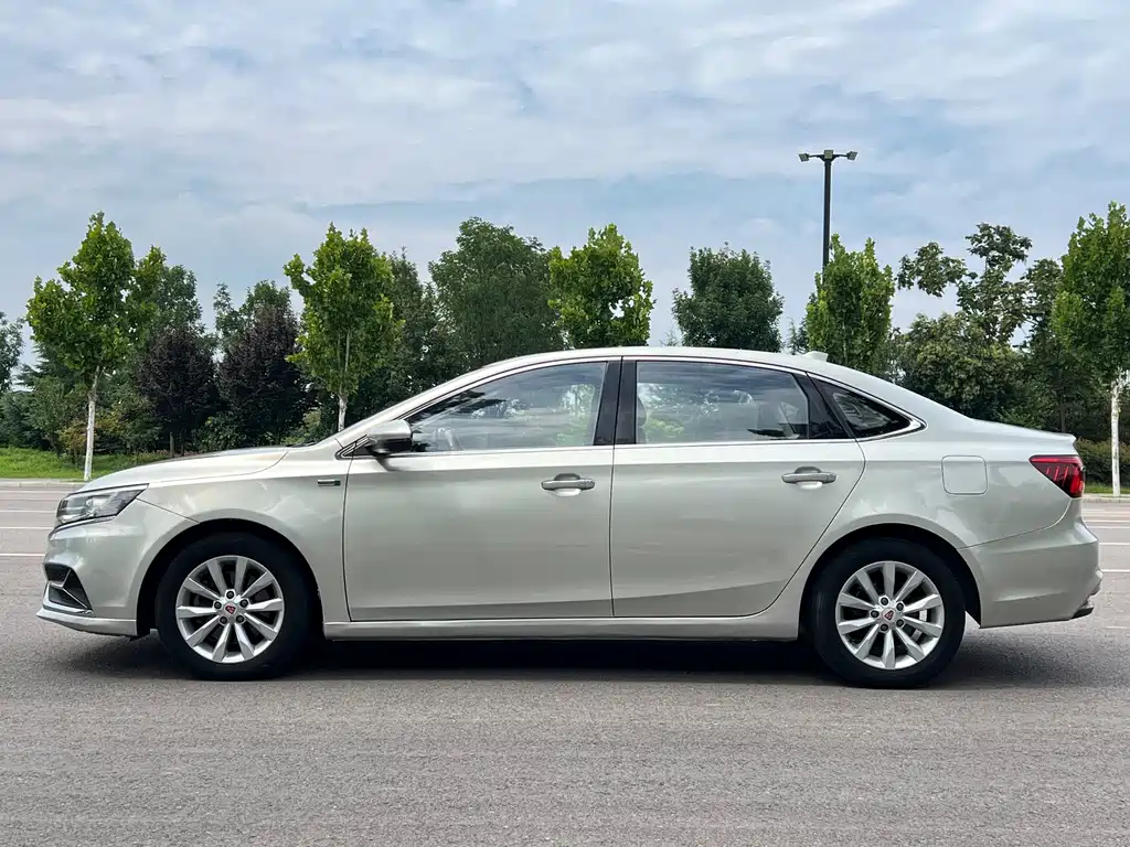 Roewe i6 New Energy — миниатюра 8
