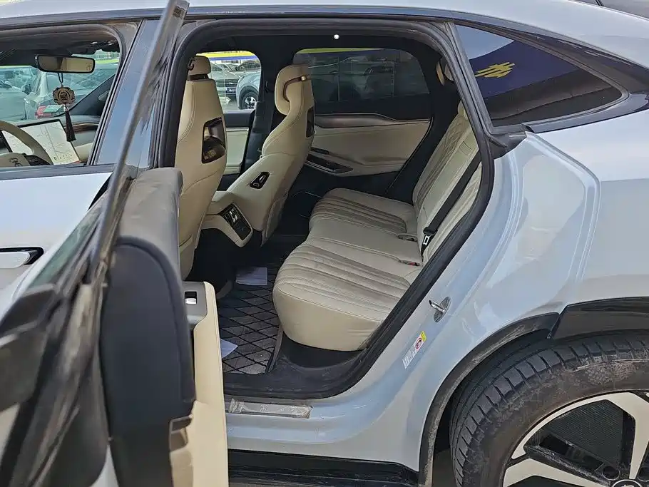 BYD L EV — миниатюра 11