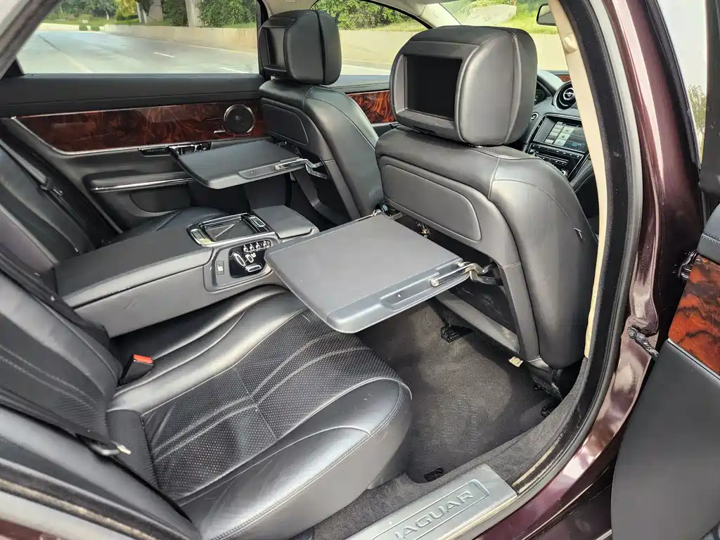 Jaguar XJ — миниатюра 12