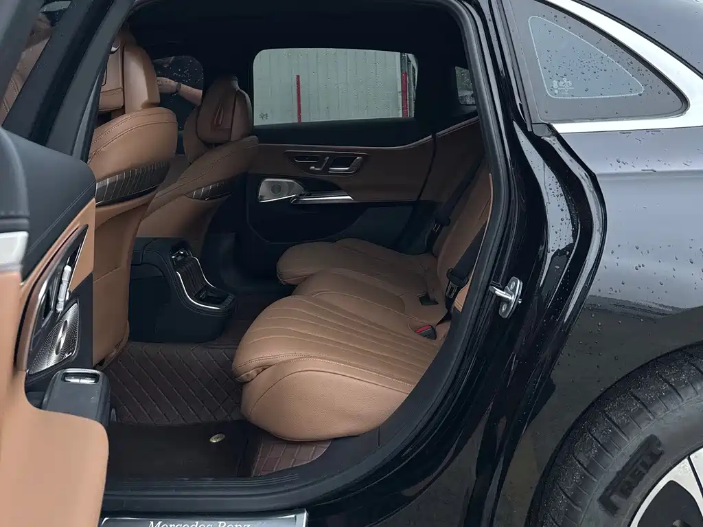Mercedes-Benz E-Class — миниатюра 10