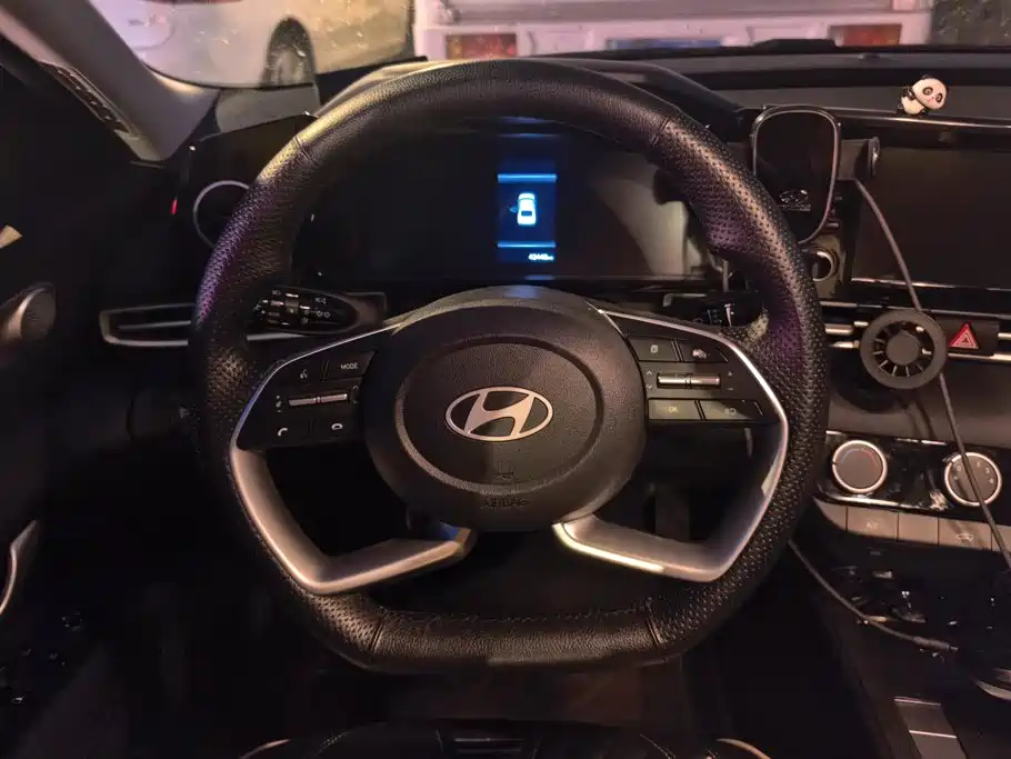 Hyundai Elantra — миниатюра 14