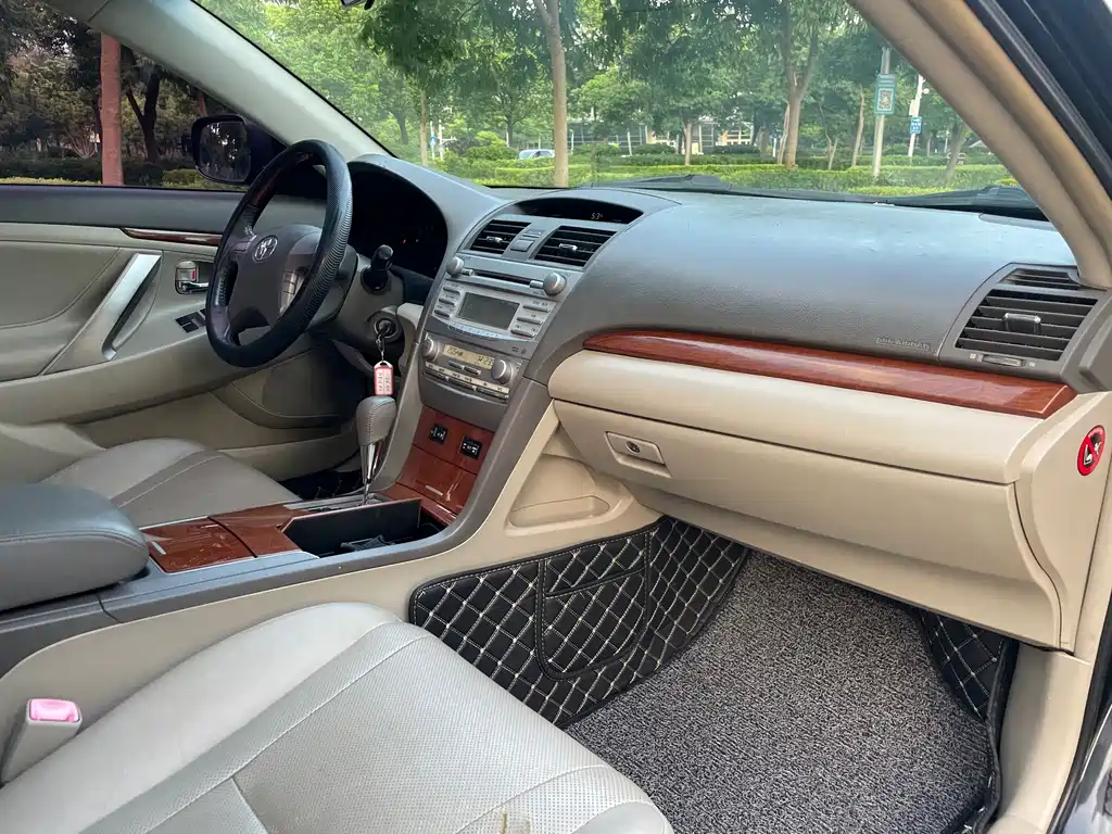 Toyota Camry — миниатюра 13