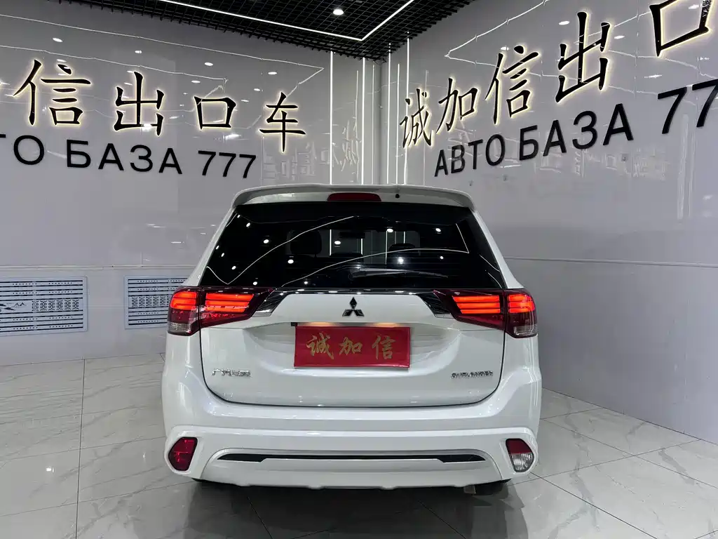 Mitsubishi Outlander — миниатюра 5