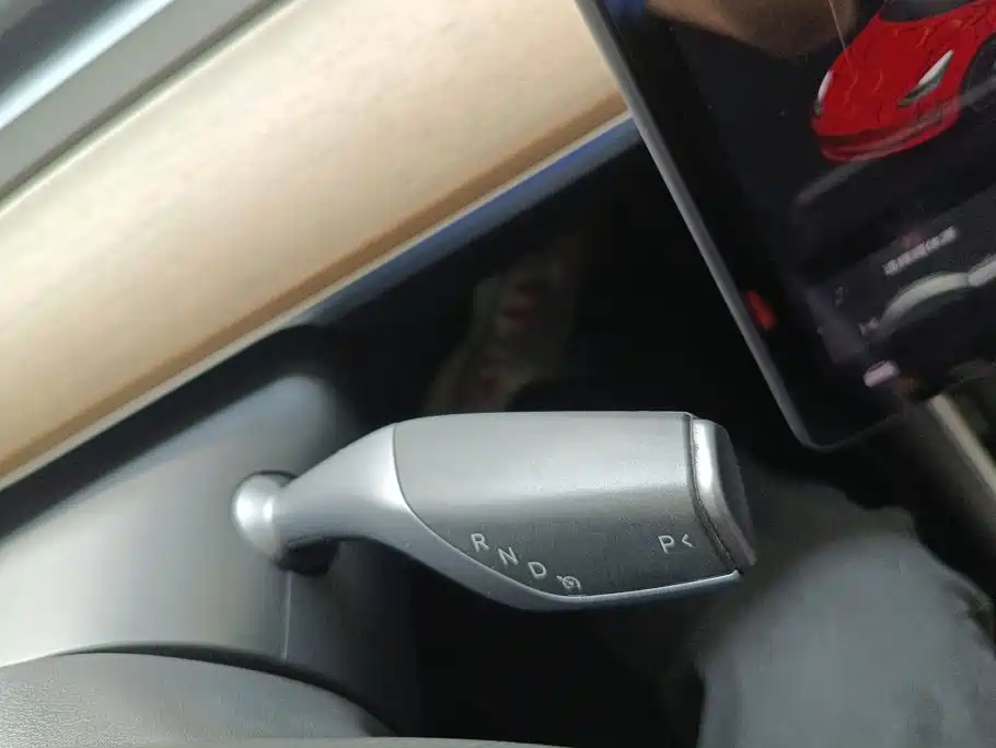 Tesla Model 3 — миниатюра 16