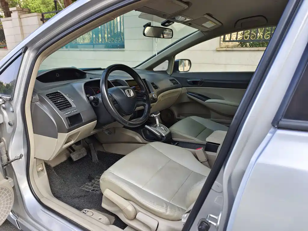 Honda Civic — миниатюра 8
