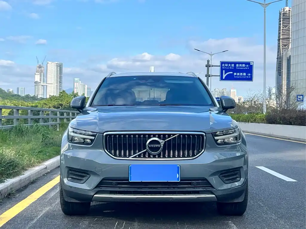 VOLVO XC40