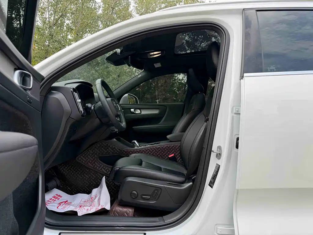 Volvo XC40 — миниатюра 8