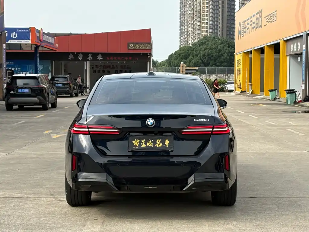 BMW 5 Series — миниатюра 19