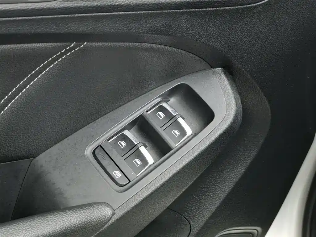 ROEWE RX5 NEW ENERGY