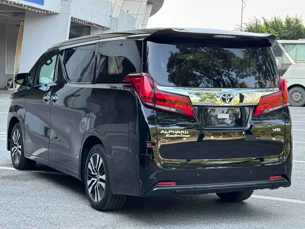 Toyota Alphard — миниатюра 4