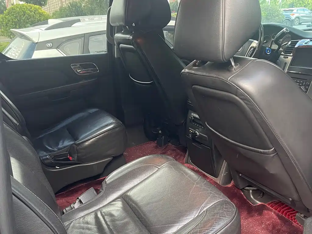 Cadillac Escalade — миниатюра 9