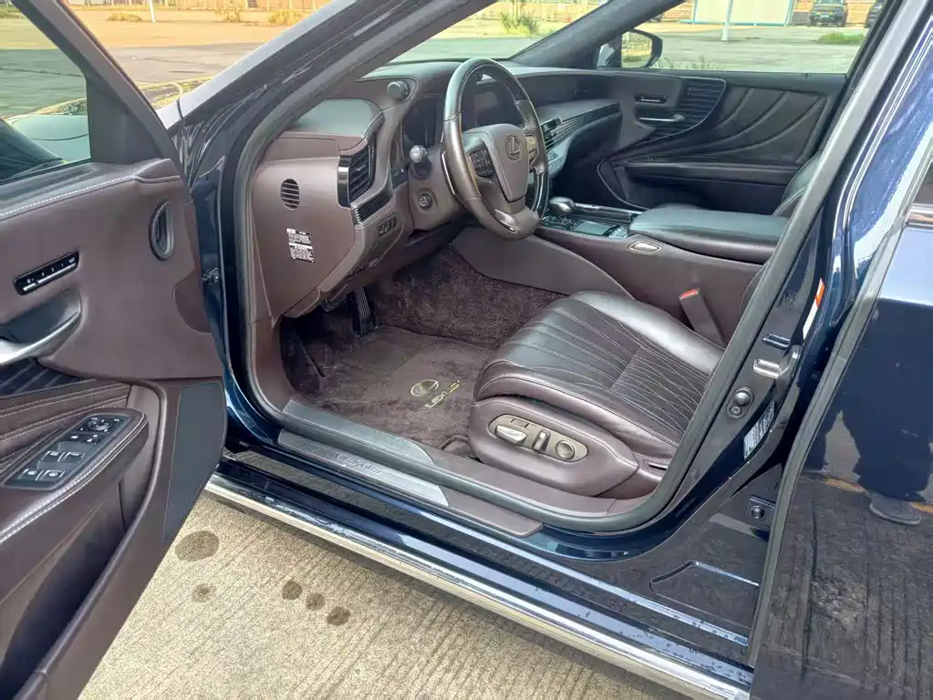 Lexus LS — миниатюра 4