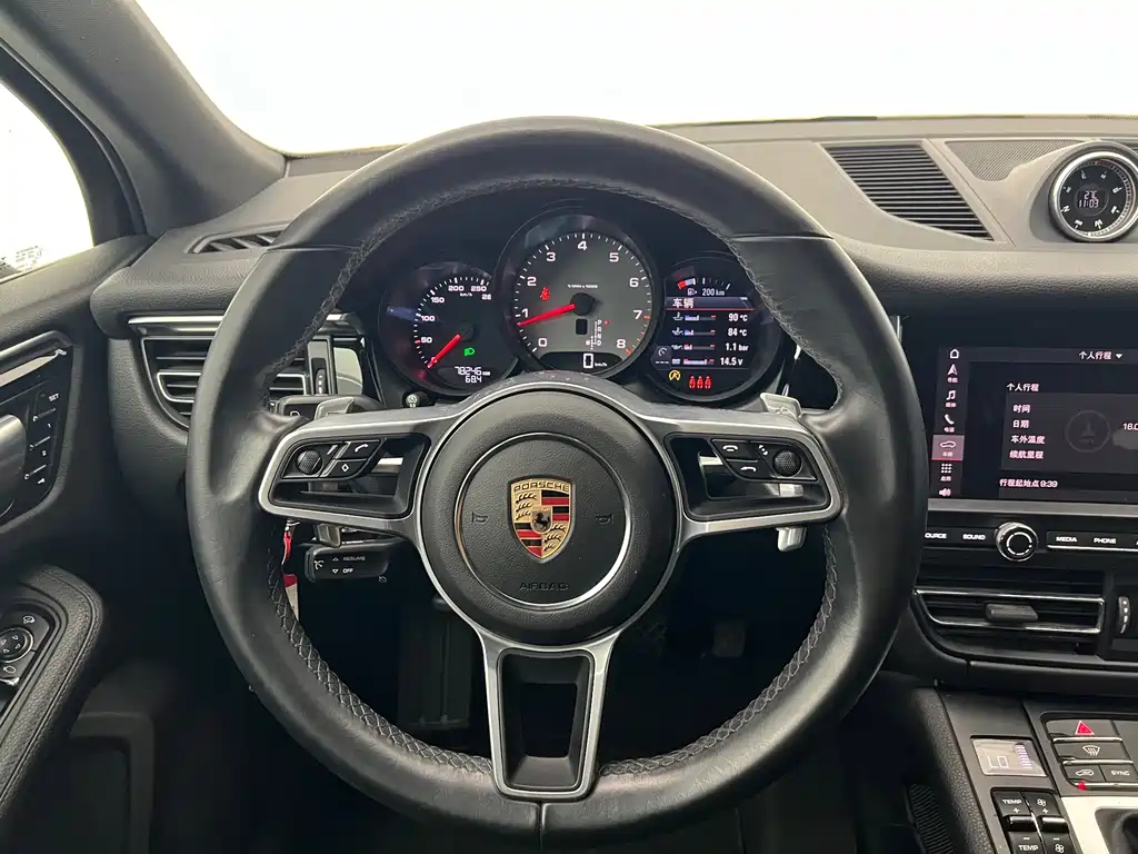 Porsche Macan — миниатюра 15