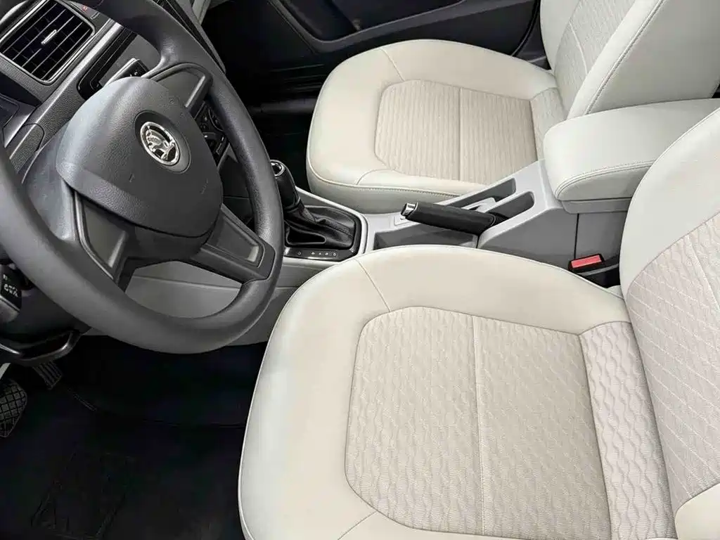 Skoda Rapid — миниатюра 15