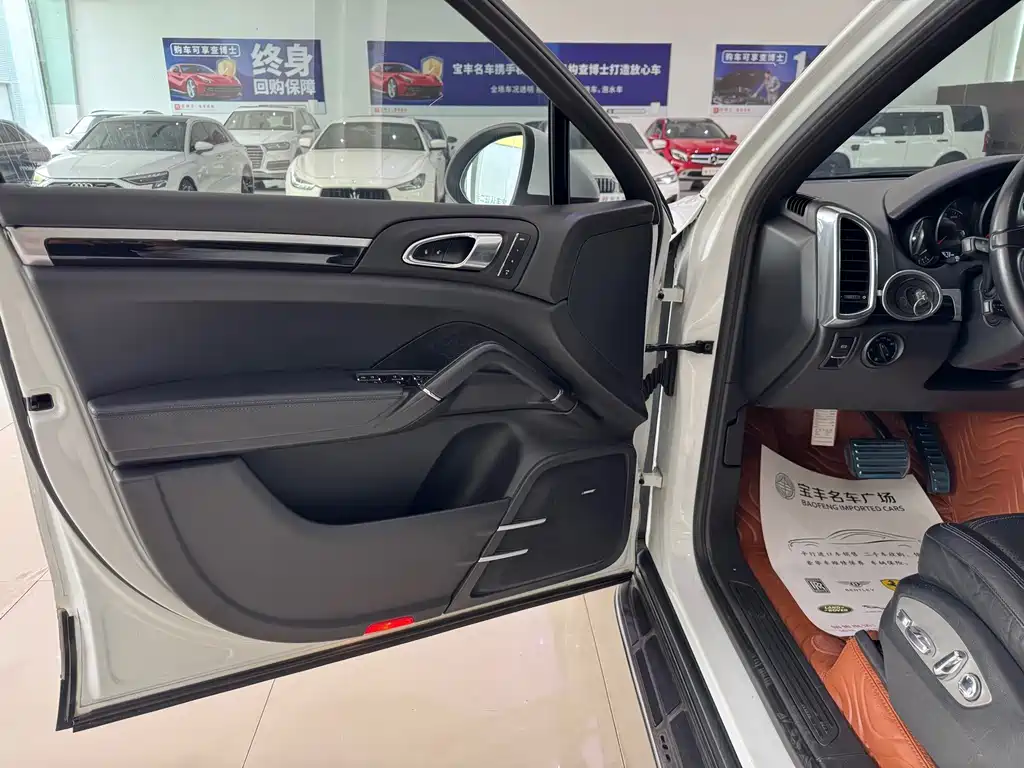 Porsche Cayenne — миниатюра 5