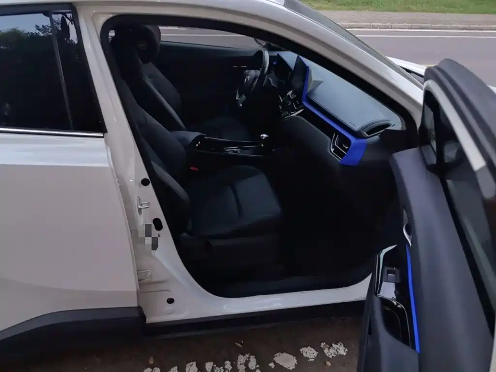 Toyota C-HR — миниатюра 19