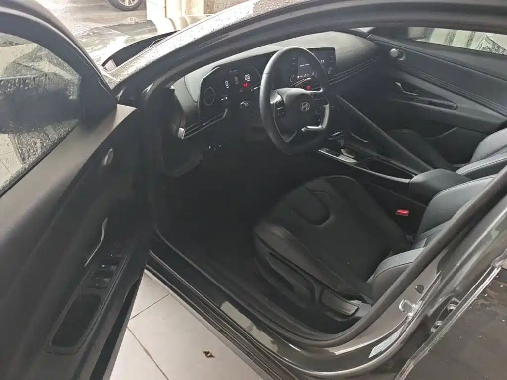 Hyundai Elantra — миниатюра 16