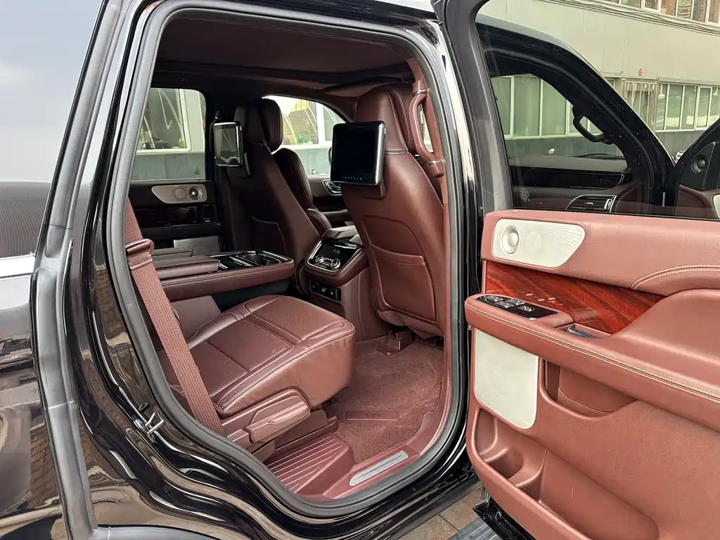 Lincoln Navigator — миниатюра 17