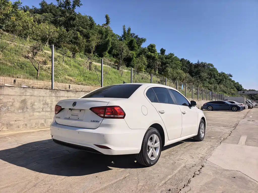 Volkswagen Lavida — миниатюра 5