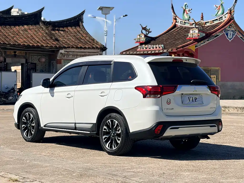 Mitsubishi Outlander — миниатюра 13