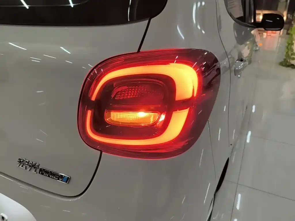 Wuling MINIEV — миниатюра 8