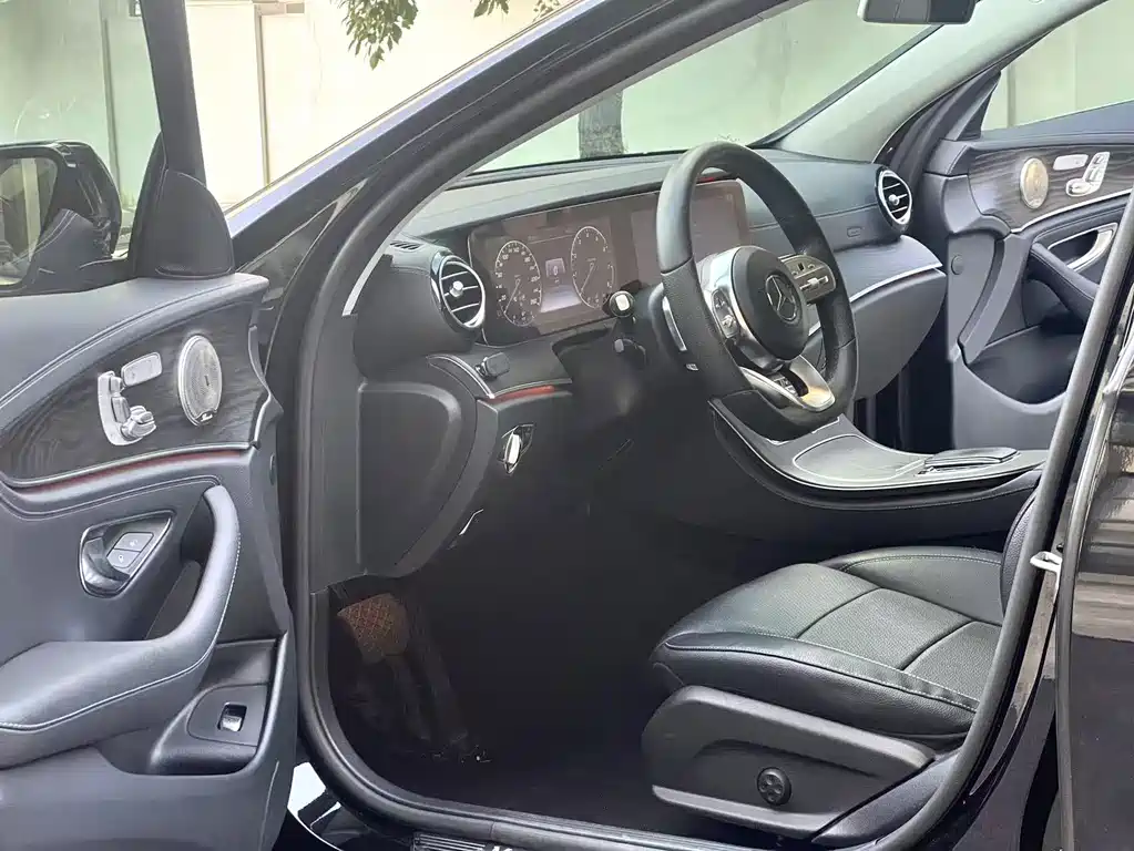 Mercedes-Benz E-Class — миниатюра 8