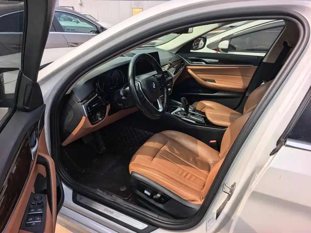 BMW 5 Series — миниатюра 6