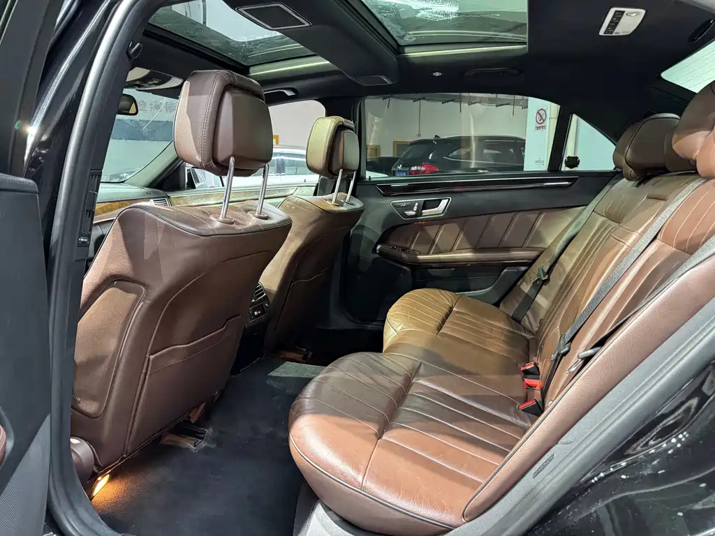 Mercedes-Benz E-Class — миниатюра 16