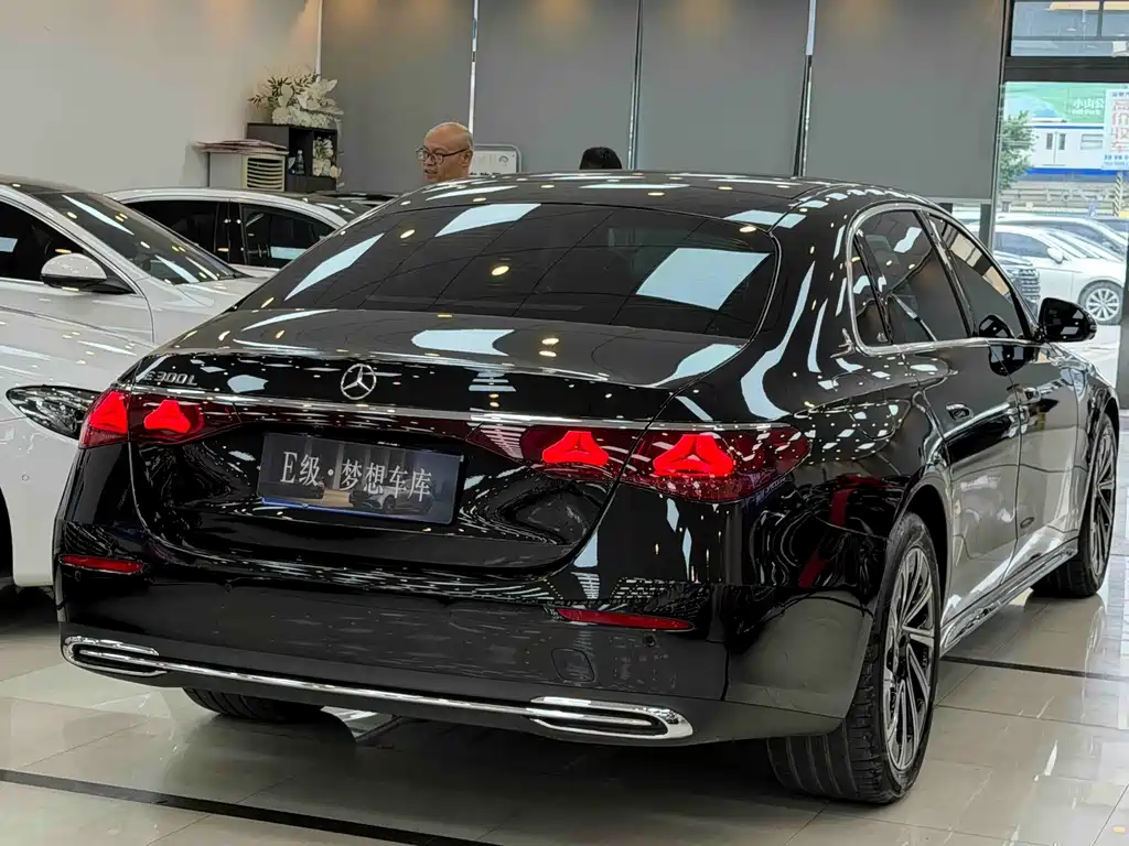 Mercedes-Benz E-Class — миниатюра 19