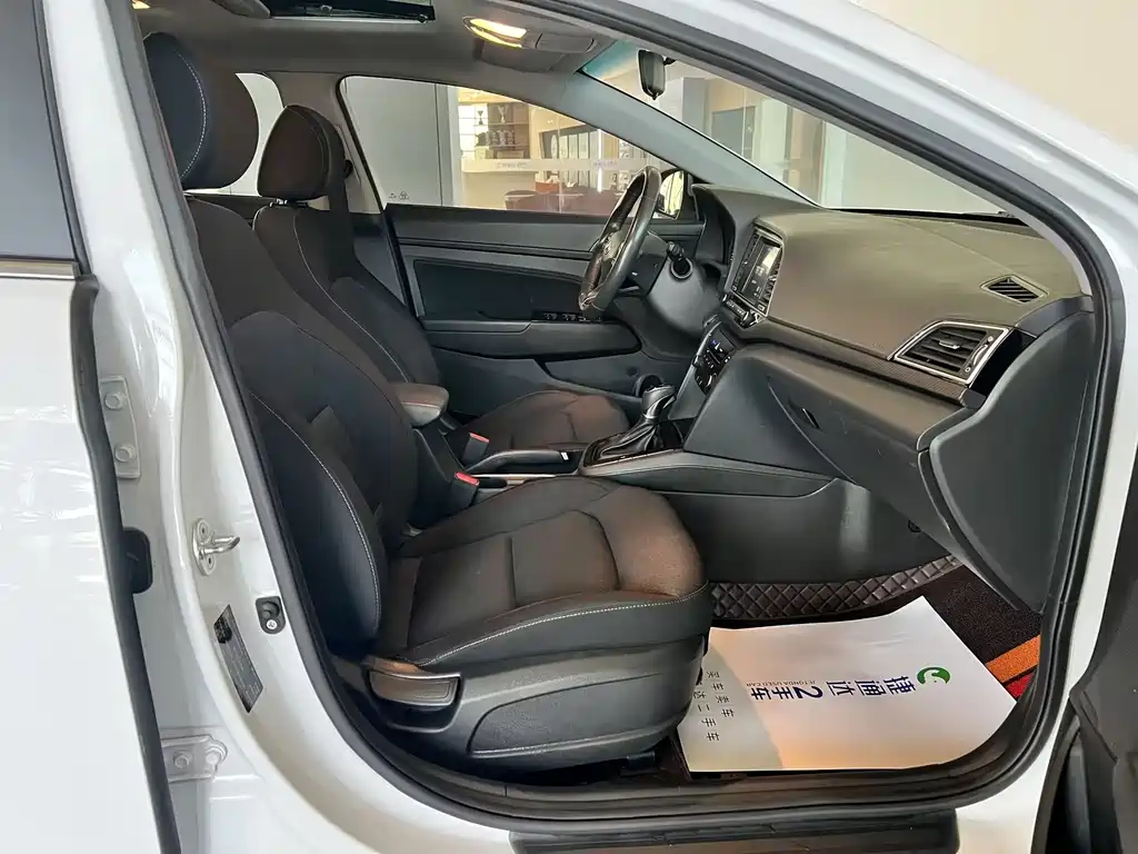 Hyundai Elantra — миниатюра 26