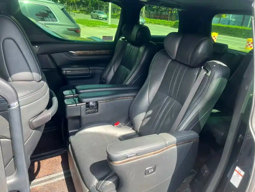 Toyota Vellfire — миниатюра 5