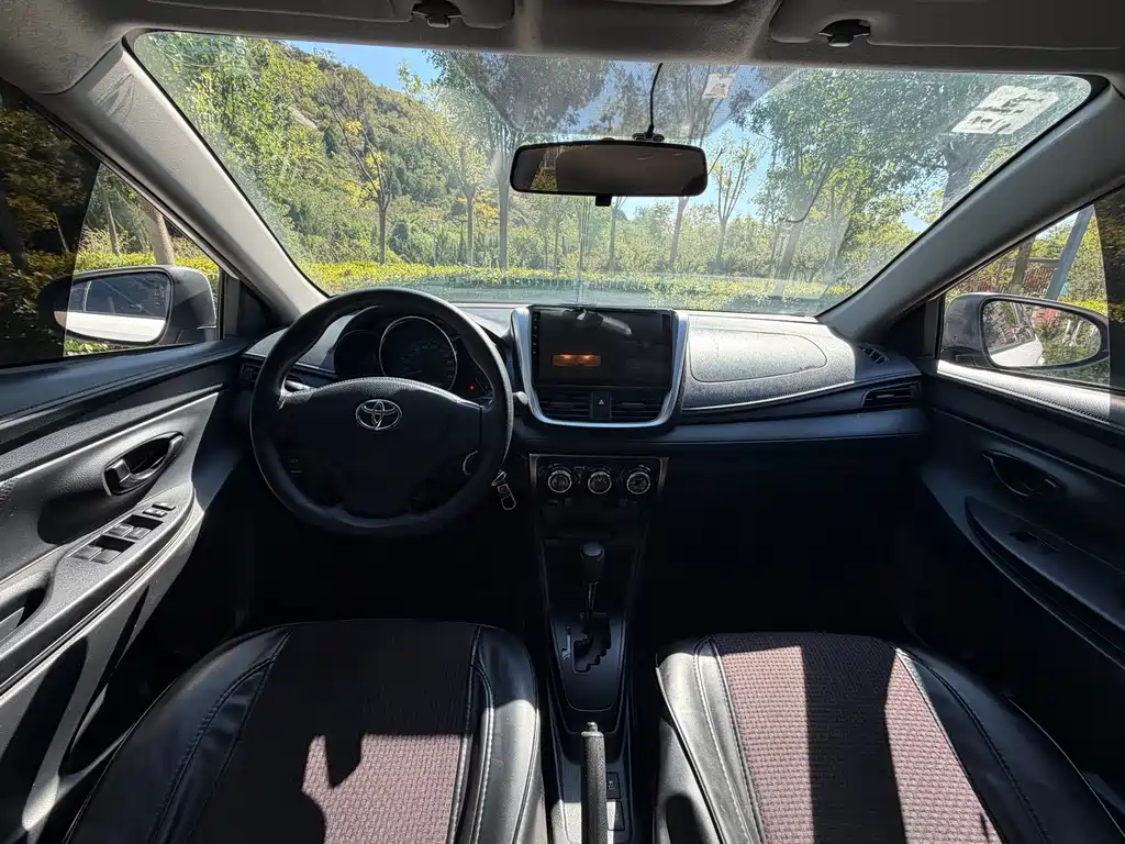 Toyota Yaris L — миниатюра 6