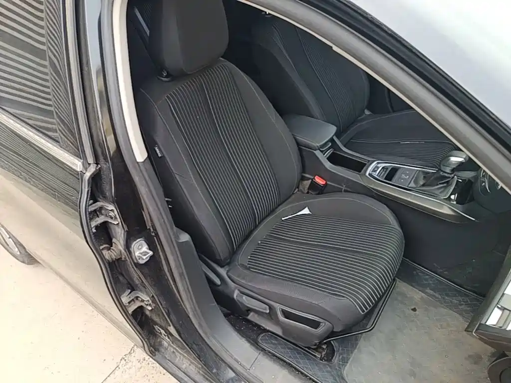 Peugeot 408 — миниатюра 25