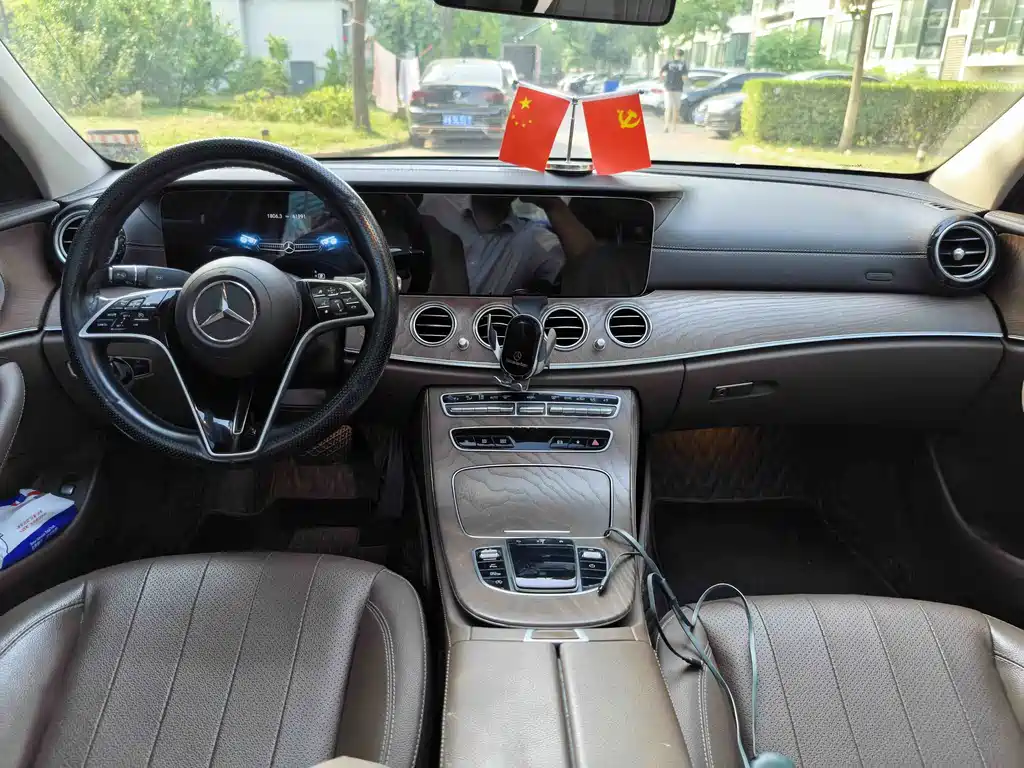 Mercedes-Benz E-Class — миниатюра 12